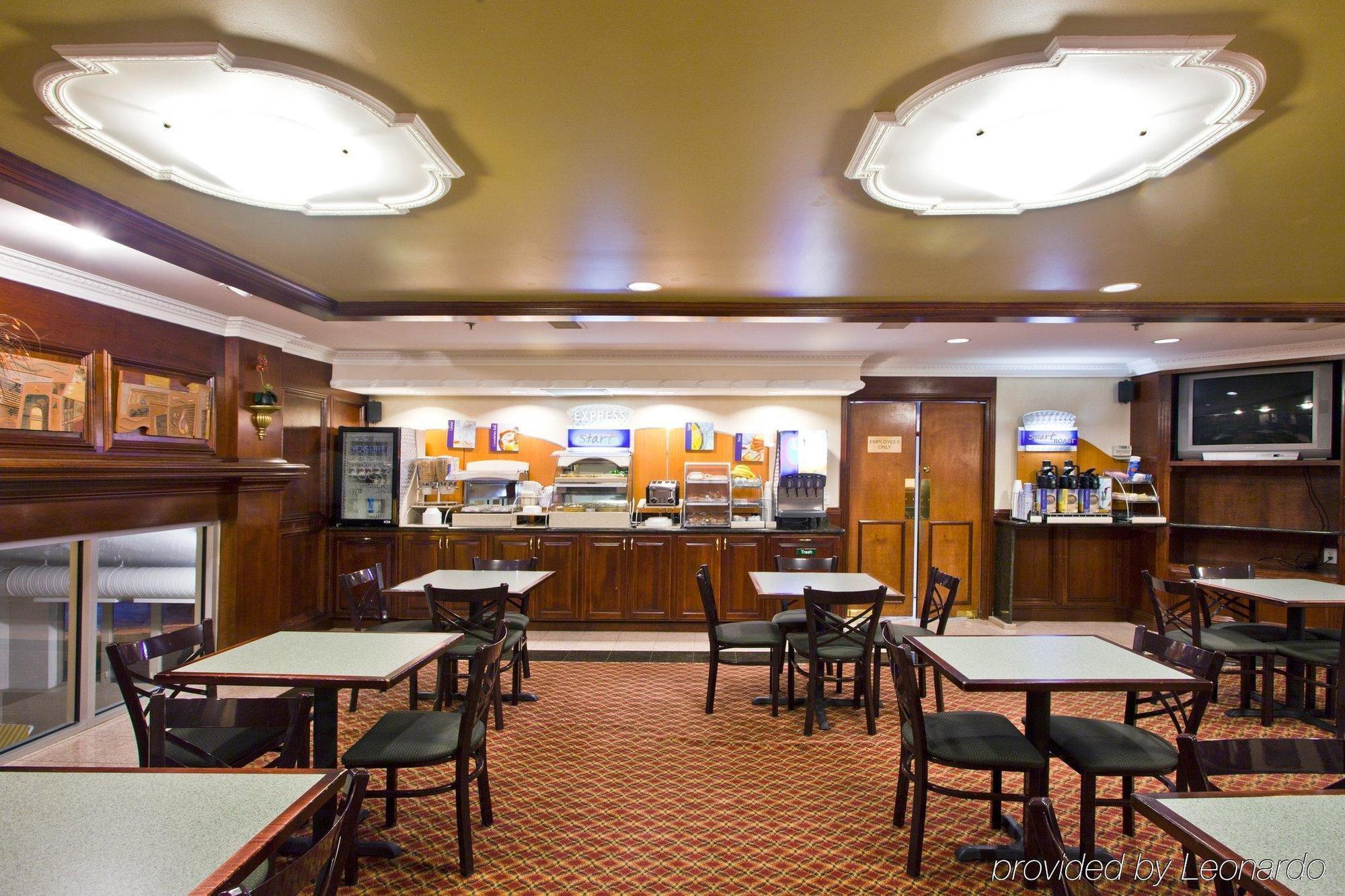 Holiday Inn Express Hotel & Suites Waterford By Ihg Restaurant photo