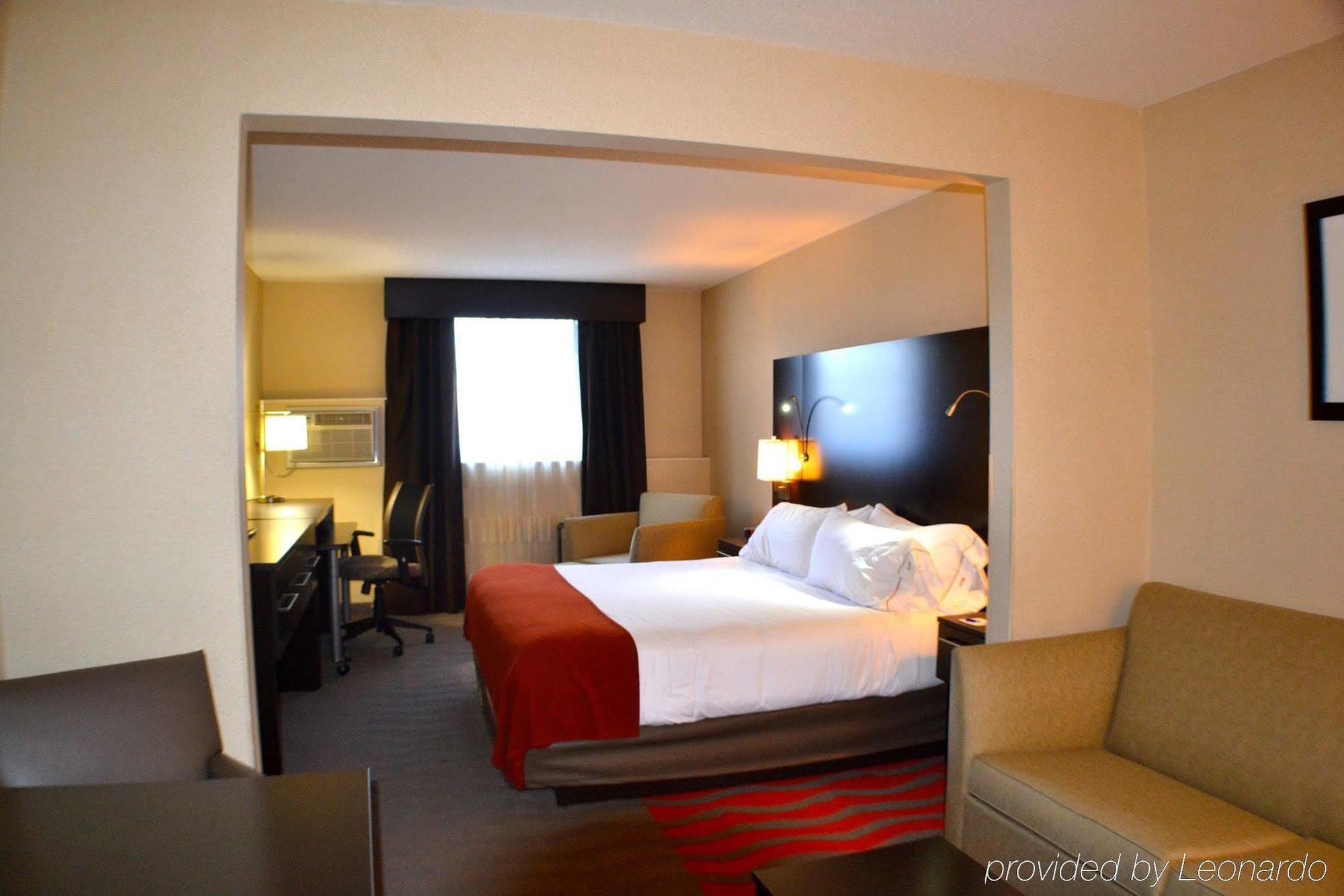 Holiday Inn Express Hotel & Suites Waterford By Ihg Exterior photo