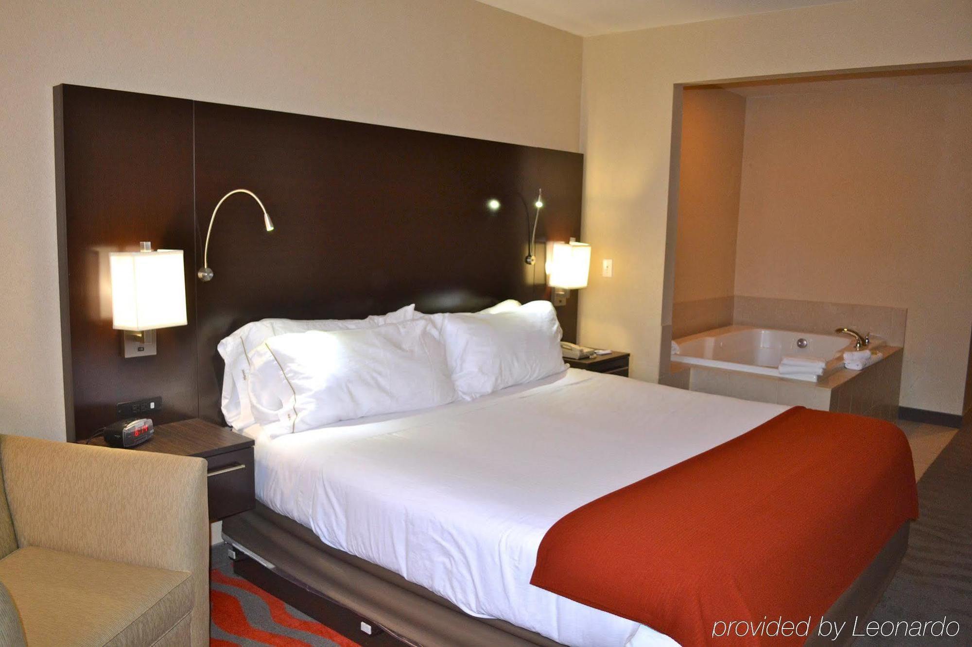 Holiday Inn Express Hotel & Suites Waterford By Ihg Exterior photo