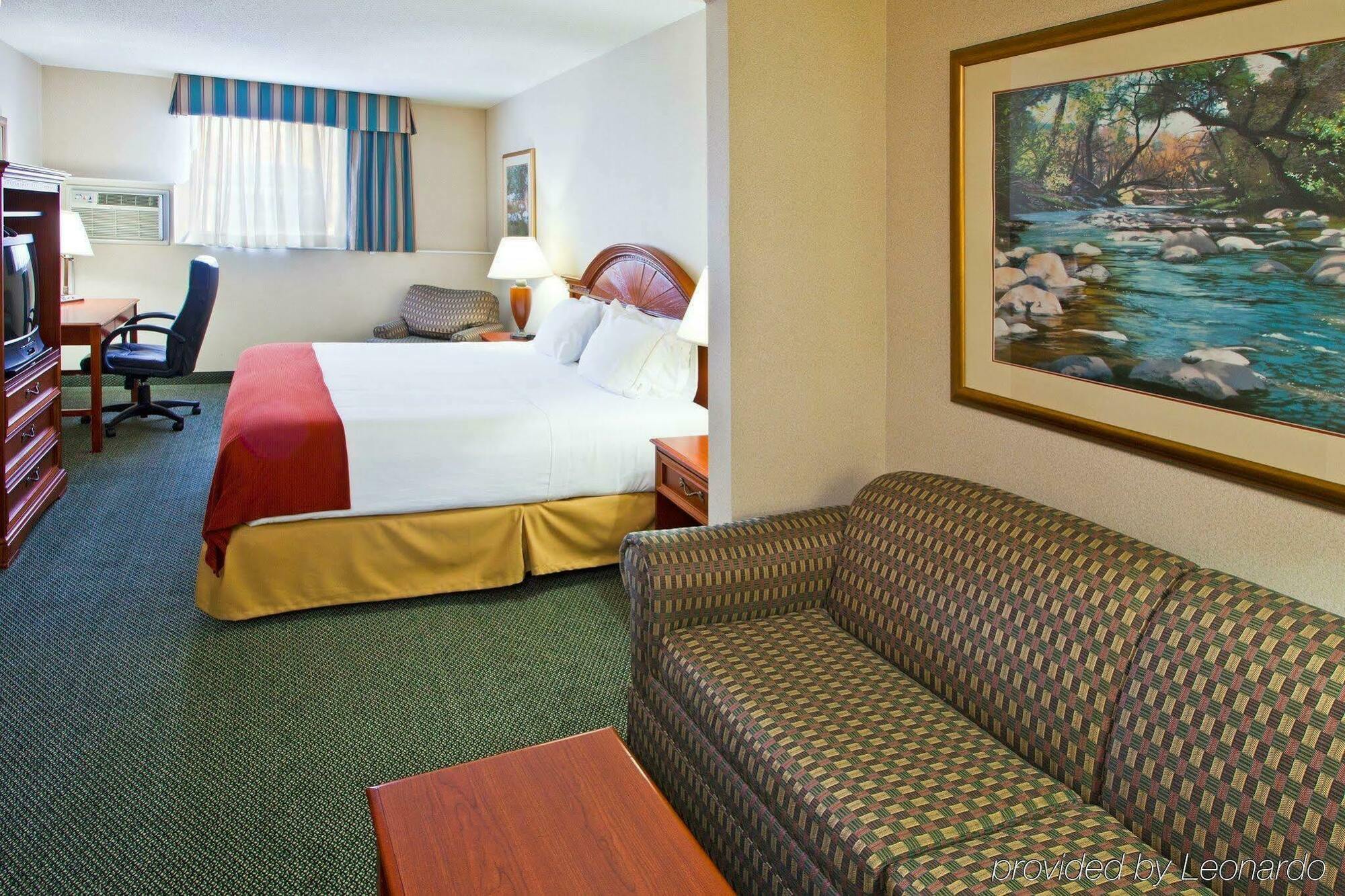 Holiday Inn Express Hotel & Suites Waterford By Ihg Exterior photo