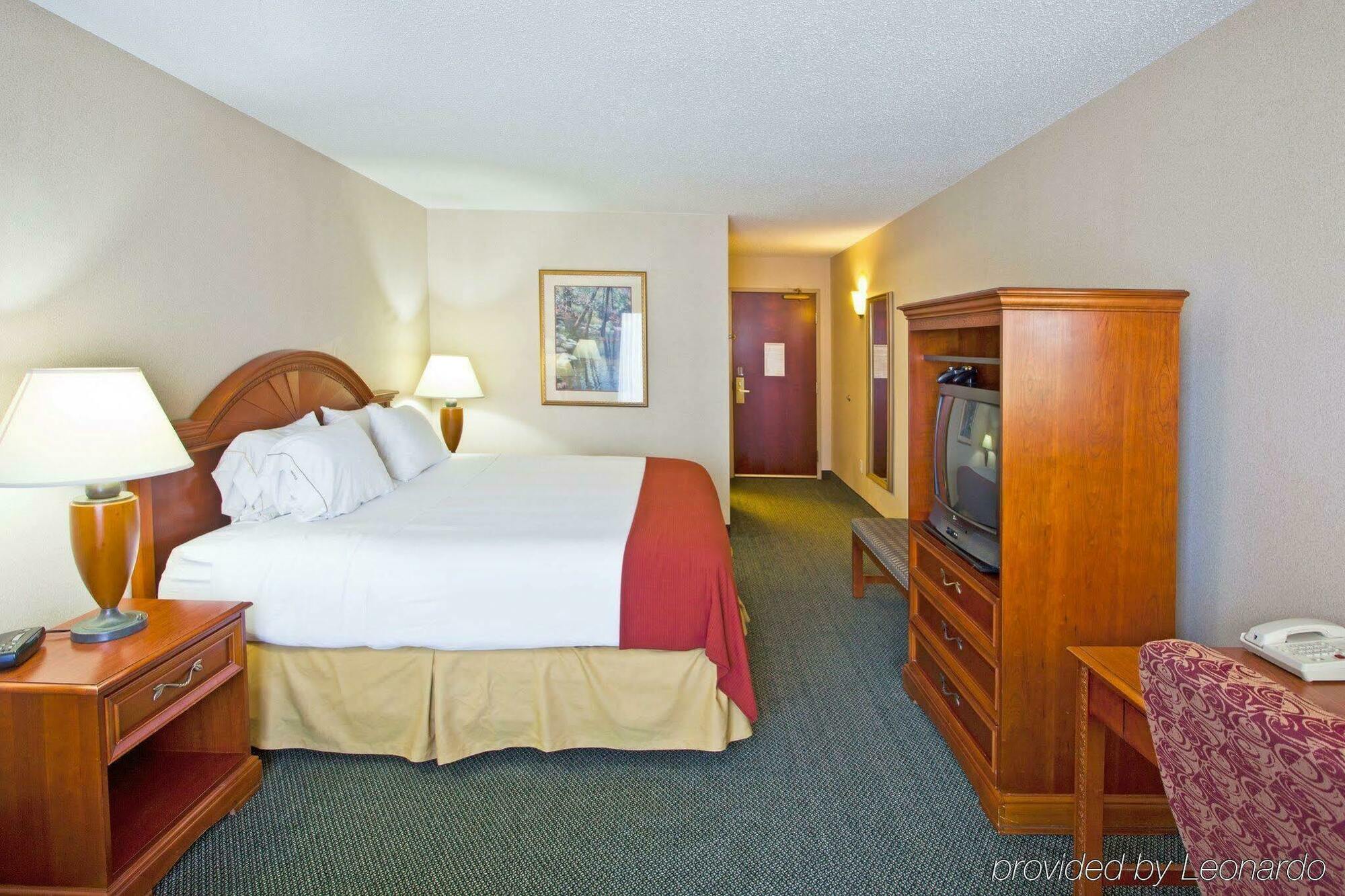 Holiday Inn Express Hotel & Suites Waterford By Ihg Exterior photo