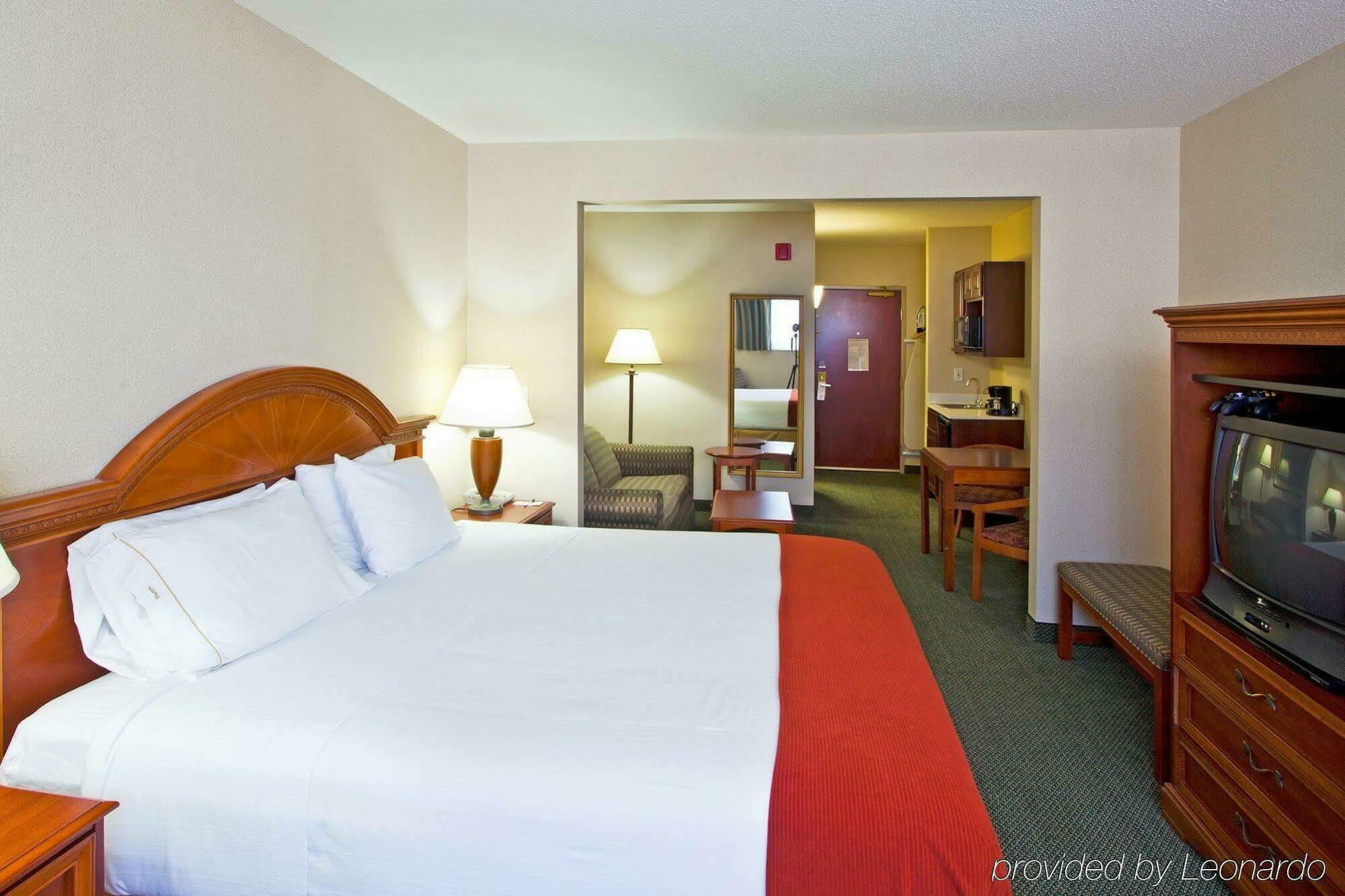 Holiday Inn Express Hotel & Suites Waterford By Ihg Exterior photo